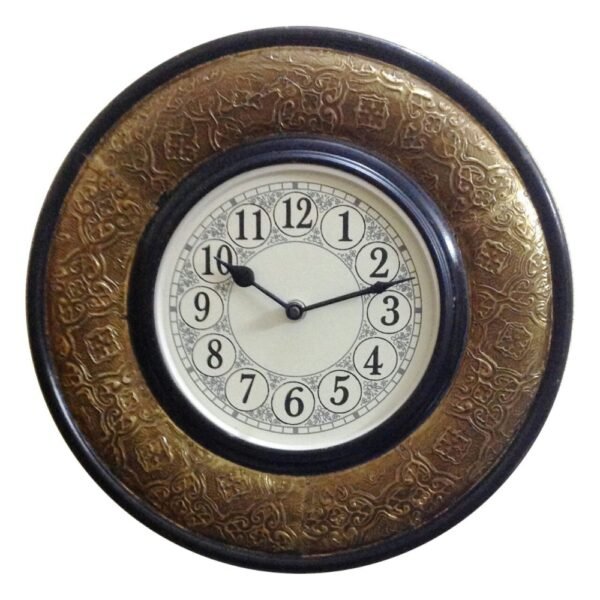 Brass-fitted-wall-clock-design