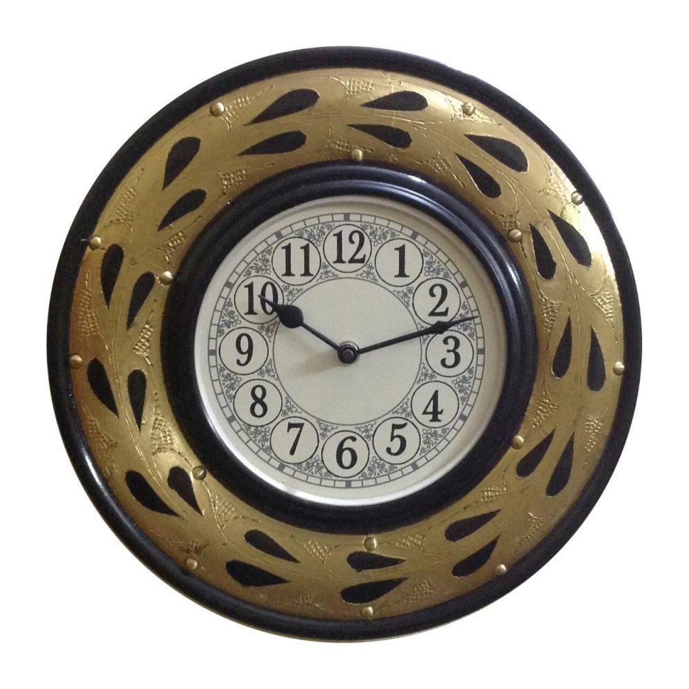 Brass-fitted-wall-clock-design